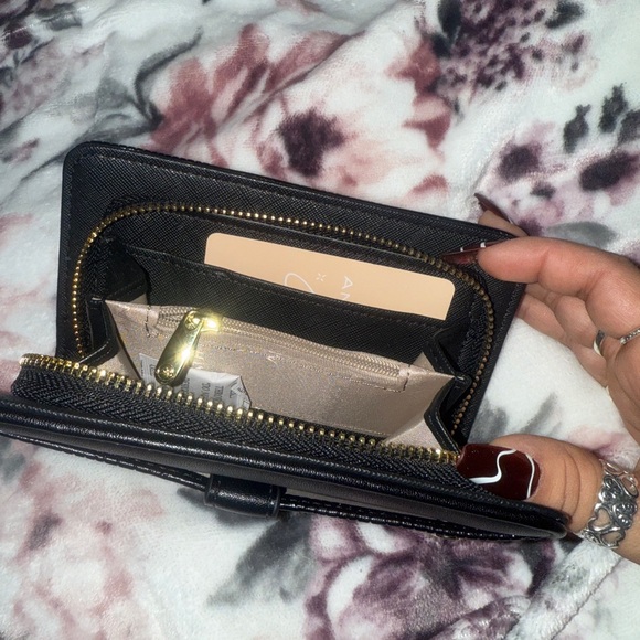 black wallet - Picture 4 of 4